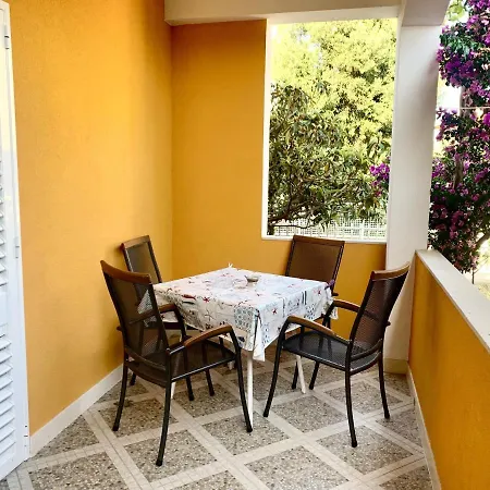 Apartments With Parking Space Orebic, Peljesac - 4527 *